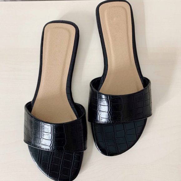 ✨NEW Amelia Sandal- in Black Croc - Picture 5 of 7
